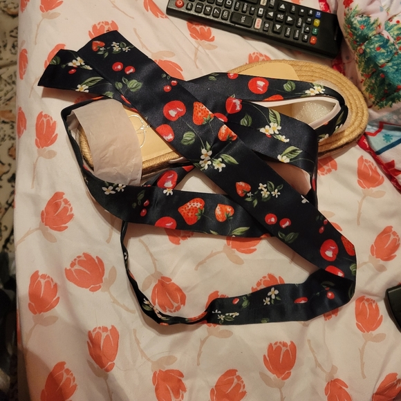 Jessica Simpson wrap sandles - Picture 2 of 2